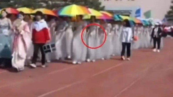 千红网 &ldquo;学生组团退60件演出服&rdquo;引热议 7天无理由就是随便退吗？