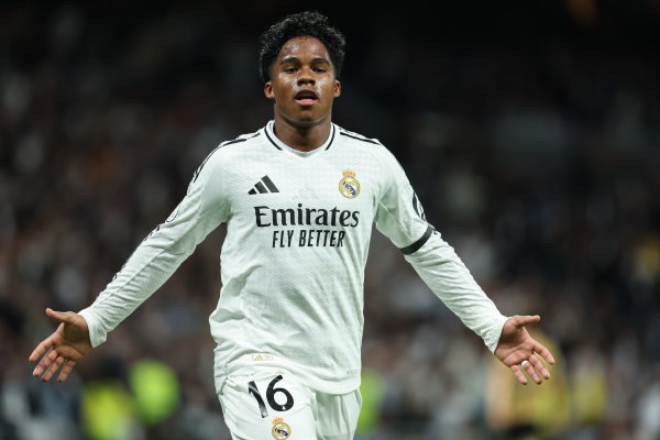 中金汇融 记者: 恩德里克身边人对阿隆索感到愤怒, 球员想租借加盟欧战球队